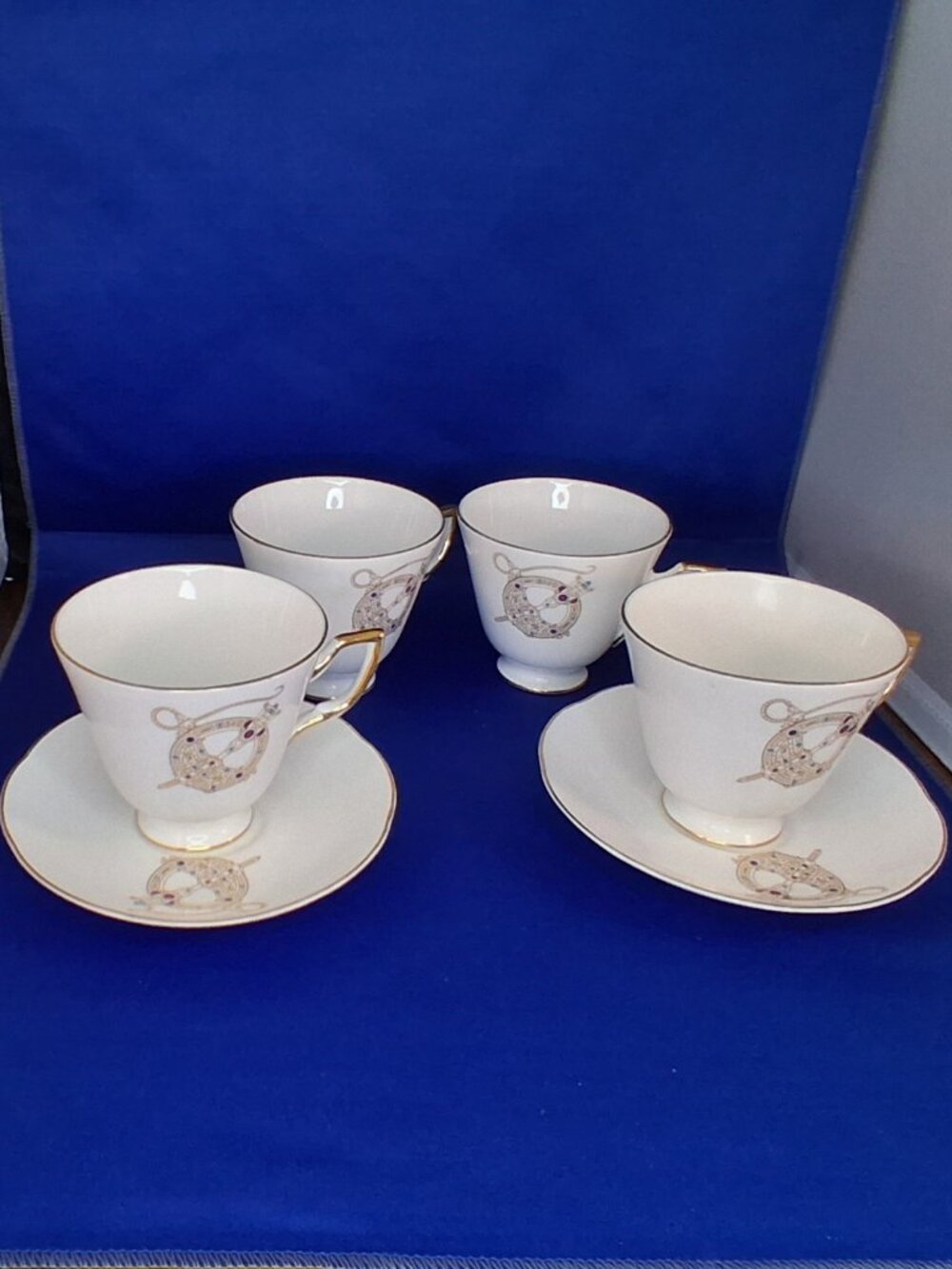 Royal Tara Fine Bone China 6 Pc Set/4 Teacups 2 Saucers Celtic Tara Brooch Eire